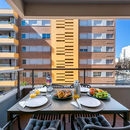 Exclusive In Walk To Quarteira