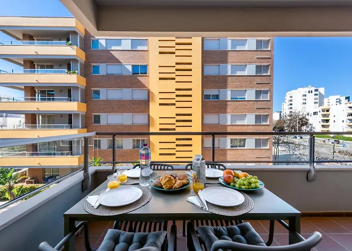 Exclusive In Walk To Quarteira